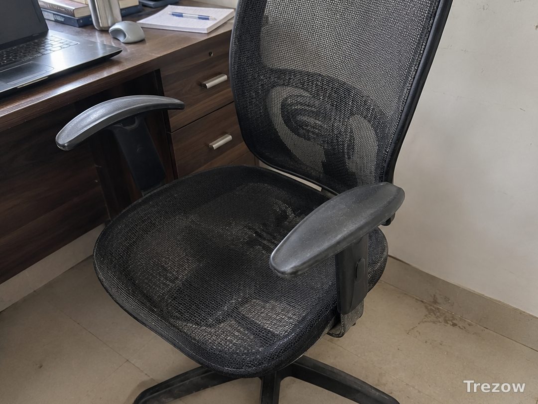 Mesh office chair with lumbar support