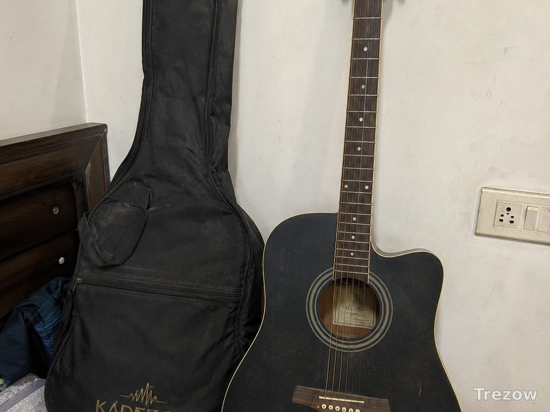 Kadence acoustic guitar with bag