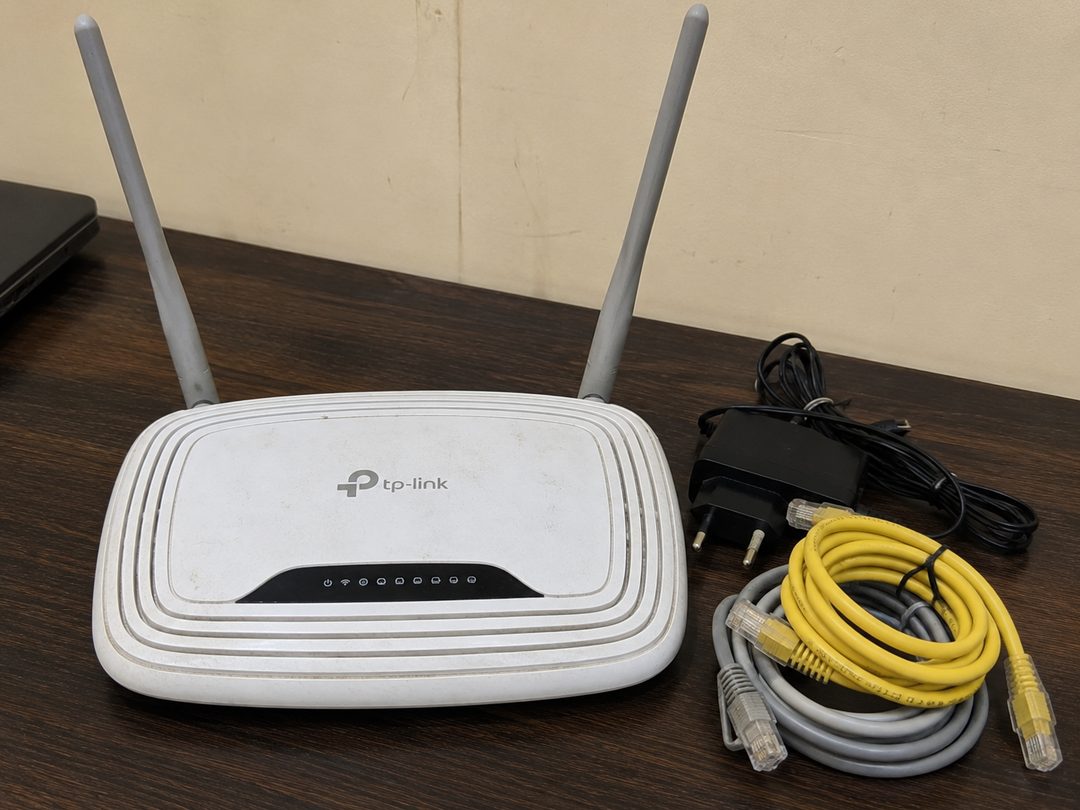 TP-Link Wi-Fi router + LAN cables