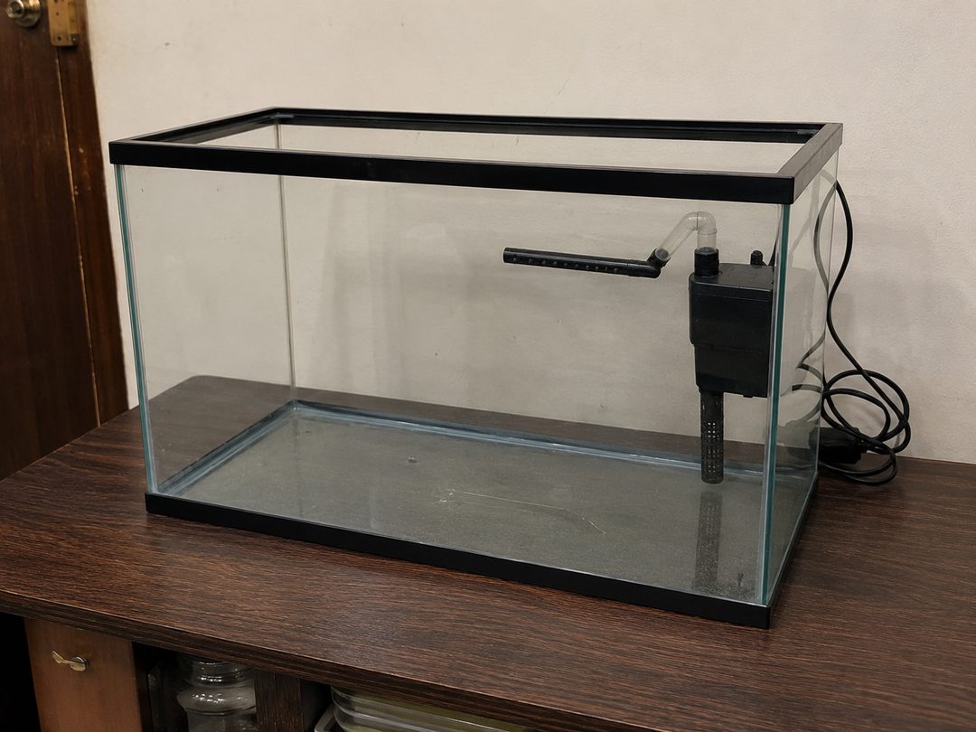 Aquarium tank 2ft with filter