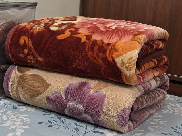Warm blankets, 2 single-bed