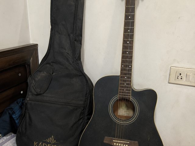 Kadence acoustic guitar with bag