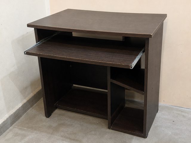 Computer table (one screw missing)